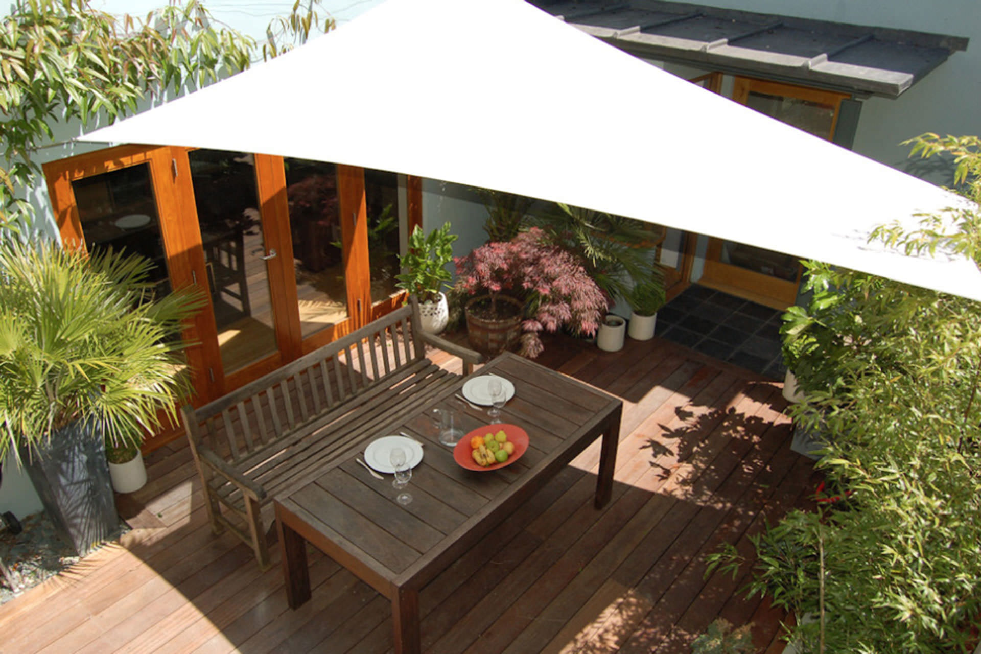 Choosing a Retractable Awning: 'Covering' All The Options