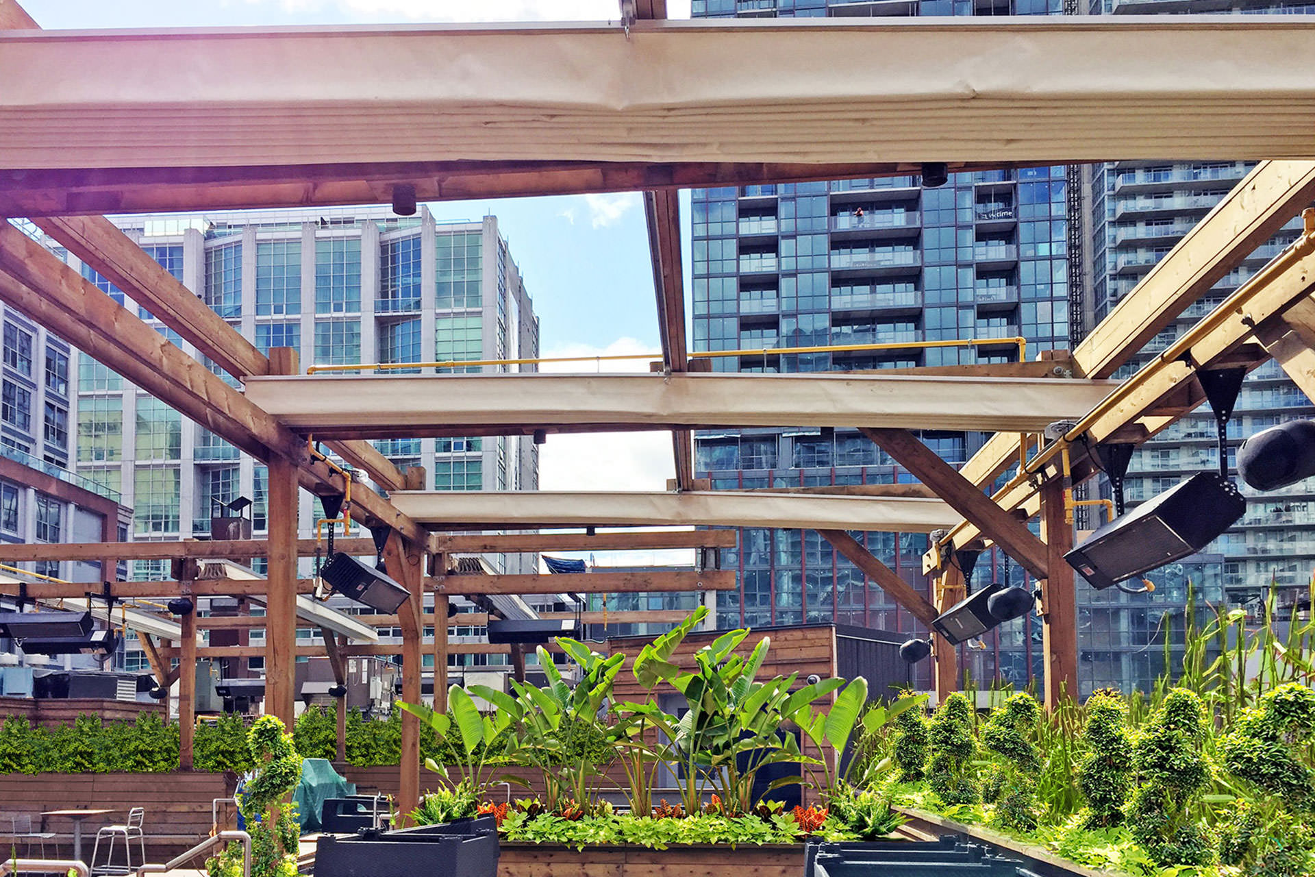 Urban Escape: Transform Your Rooftop into a Serene Oasis